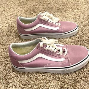 New - Vans Old School Shoe in violet.
